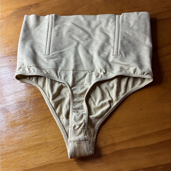 High-Waisted Ribbed Shapewear - Picture 2 of 2